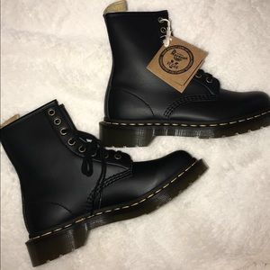 Dr martens black vegan 1460